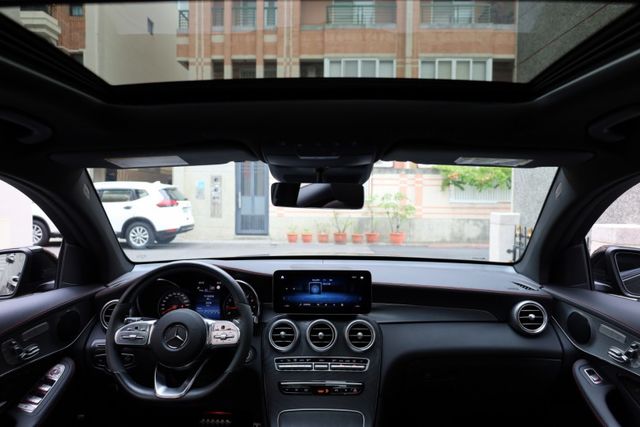 COUPE AMG滿配 23P跟車系統 未領牌 僅跑三萬 原版件 里程保證 已認證  第12張相片