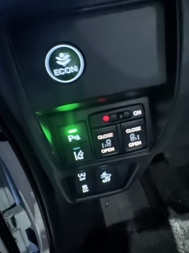 雙電動滑門/智慧安全跟車系統/原鈑件/跑7.7萬公里/定期保養/里程保證/四顆輪胎剛換九成新  第7張相片