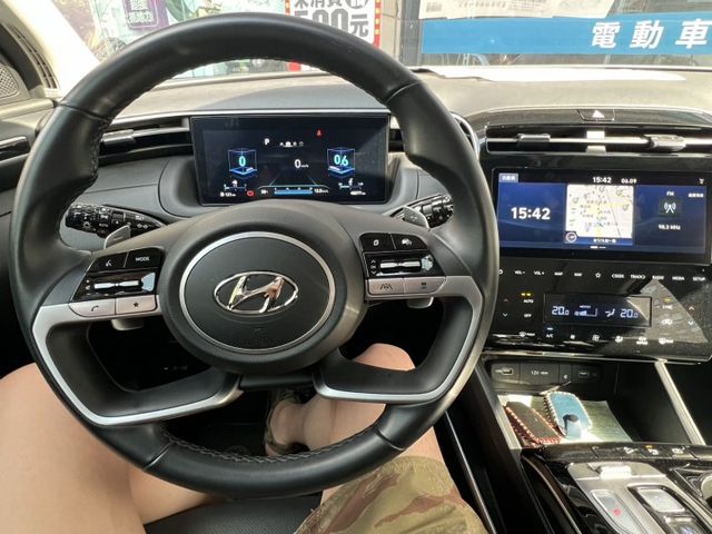 1.6 渦輪 頂級全景天窗 原鈑件 跑4.8萬公里 原廠保養 里程保證 新車保固中  第7張相片