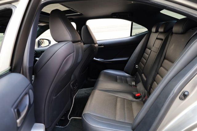 F-sport 頂級Navi 一手車 定期保養 里程保證  第9張相片