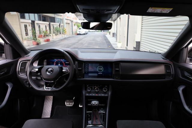RS 一手車 原鈑件 跑3.6萬 原廠保養 新車保固中  第14張相片