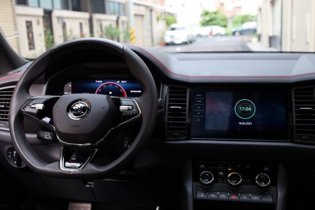 RS 一手車 原鈑件 跑3.6萬 原廠保養 新車保固中  第15張相片