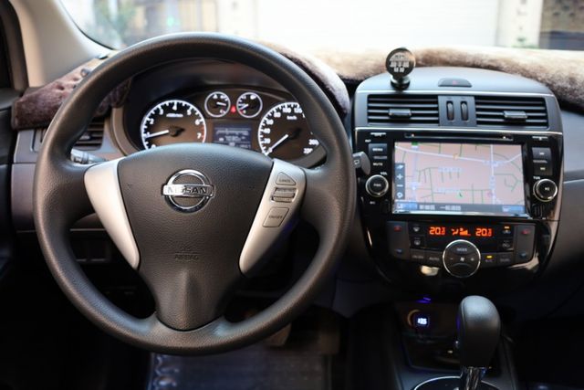 豪華版 IKEY 摸門 空力套件 影音 特仕版鋁圈 跑十一萬 無事故 無泡水 定期保養 里程保證 已認證  第13張相片