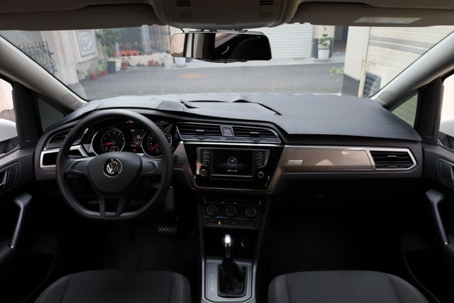 2016年式 280 TSI 小改款 汽油 一手車 原鈑件 跑十一萬 定期保養 里程保證  第13張相片