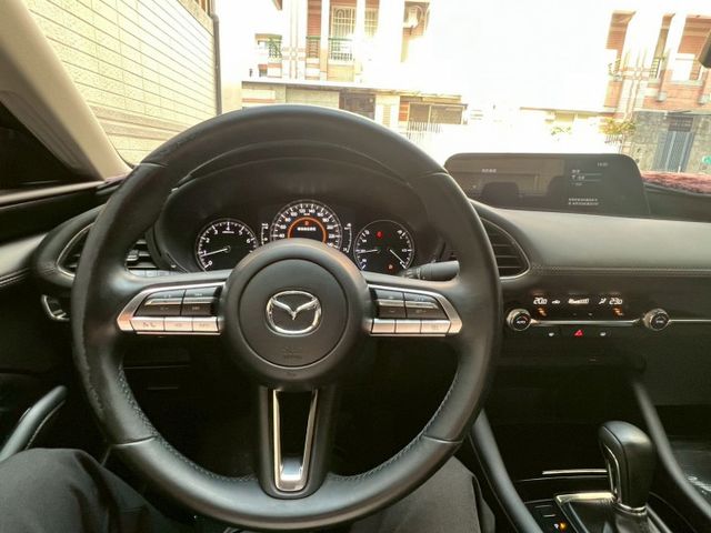 4D 2.0頂級型 跑七萬公里 原廠保養 里程保證  第5張相片