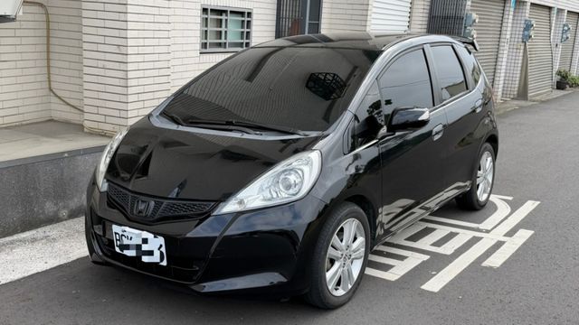 原鈑件 定期保養 里程保證 升級頭燈 尾翼 螢幕 IKEY 電子後視鏡  第1張相片