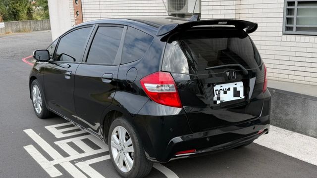 原鈑件 定期保養 里程保證 升級頭燈 尾翼 螢幕 IKEY 電子後視鏡  第2張相片