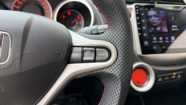 原鈑件 定期保養 里程保證 升級頭燈 尾翼 螢幕 IKEY 電子後視鏡  第6張相片