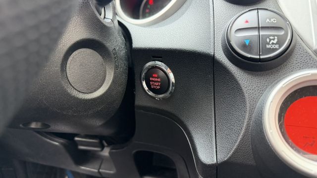 原鈑件 定期保養 里程保證 升級頭燈 尾翼 螢幕 IKEY 電子後視鏡  第7張相片