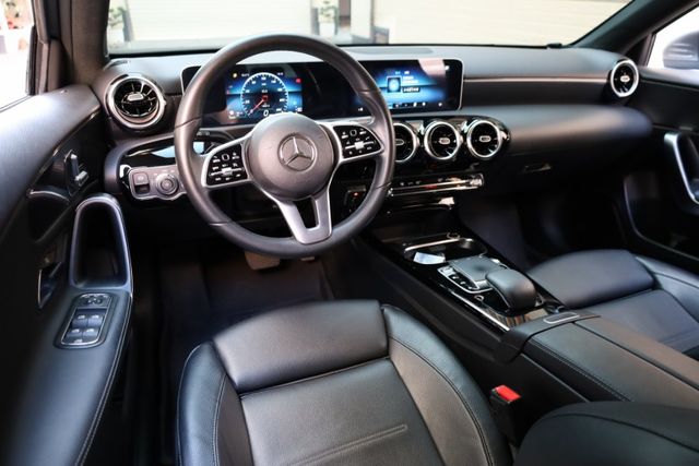 2019年式 總代理 原鈑件 原廠保養 里程保證 有定速 盲點 電動記憶座椅  第11張相片