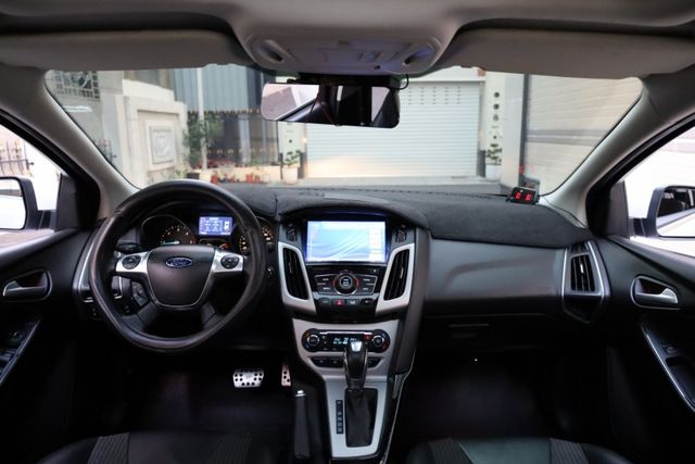 柴油 原鈑件 無事故 無泡水 里程保證 升級ST套件 影音 剛整理DPF 噴油嘴 換壓縮機 隔熱紙 輪胎 保養紀錄齊全  第13張相片