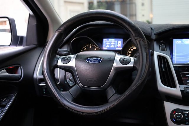 柴油 原鈑件 無事故 無泡水 里程保證 升級ST套件 影音 剛整理DPF 噴油嘴 換壓縮機 隔熱紙 輪胎 保養紀錄齊全  第15張相片