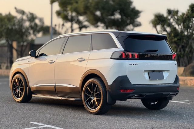 2022年式 新款GT版本 7人座 一手工程師用車 原鈑件 跑六萬四 定期保養 里程保證 全車滿配  第3張相片