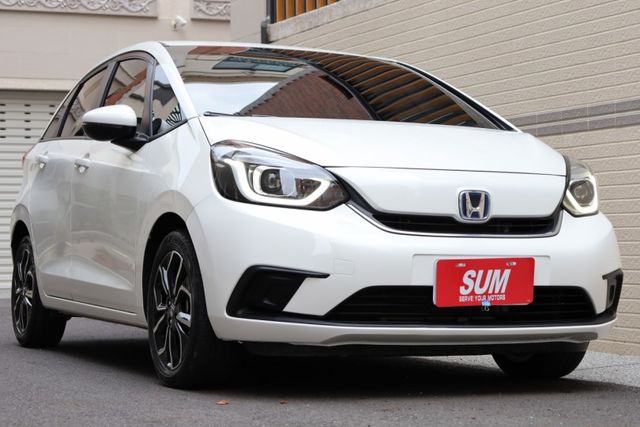 HEV油電版 一手車 跑三萬三 原廠保養 里程保證 新車保固中  第4張相片