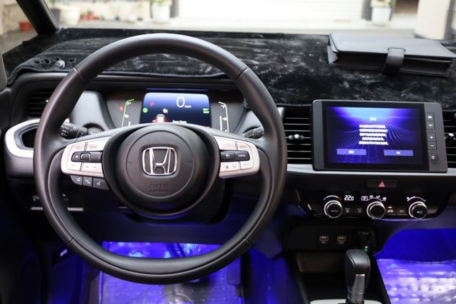 HEV油電版 一手車 跑三萬三 原廠保養 里程保證 新車保固中  第13張相片