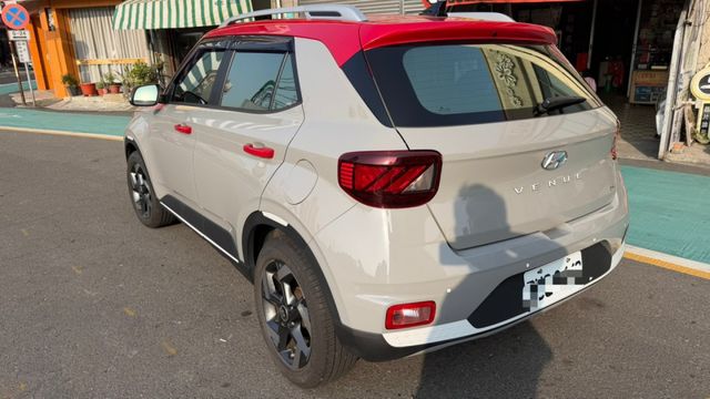 雙色特仕版 原鈑件 跑四萬二 定期保養 里程保證  第2張相片