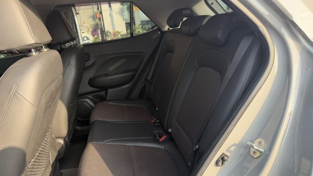 雙色特仕版 原鈑件 跑四萬二 定期保養 里程保證  第3張相片