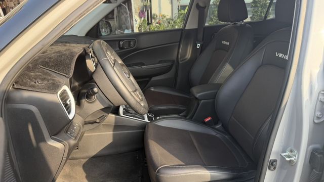 雙色特仕版 原鈑件 跑四萬二 定期保養 里程保證  第4張相片