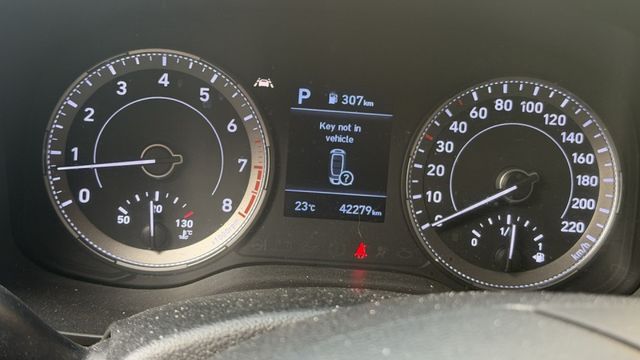 雙色特仕版 原鈑件 跑四萬二 定期保養 里程保證  第6張相片