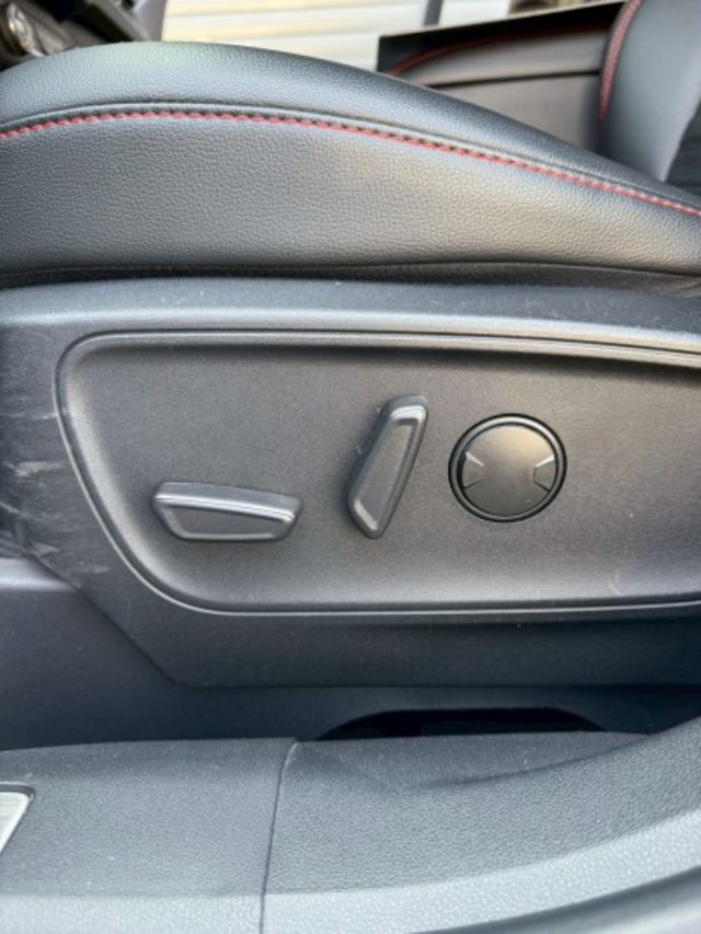 EcoBoost ST-Line X 一手車 原鈑件 僅跑六萬五 定期保養 里程保證  第9張相片