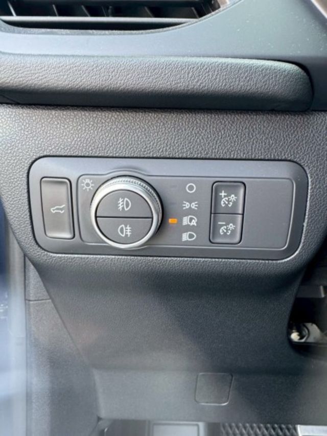 EcoBoost ST-Line X 一手車 原鈑件 僅跑六萬五 定期保養 里程保證  第12張相片