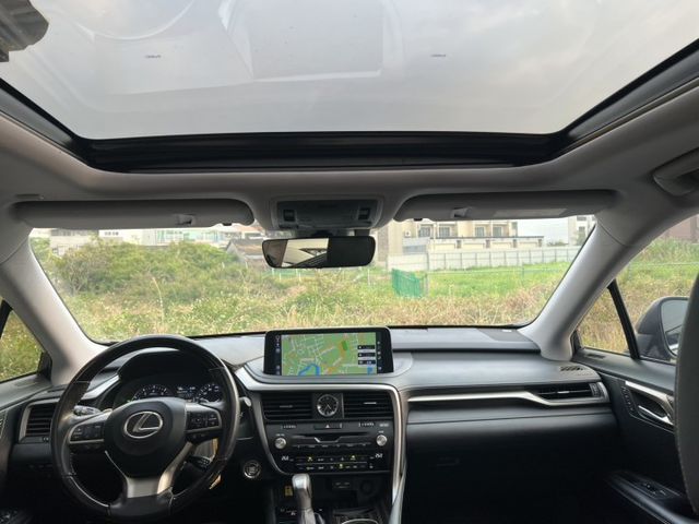 旗艦版 原鈑件 原廠保養 里程保證 有全景天窗 Ikey 升級拉桿 卡鉗 防撞門條  第8張相片