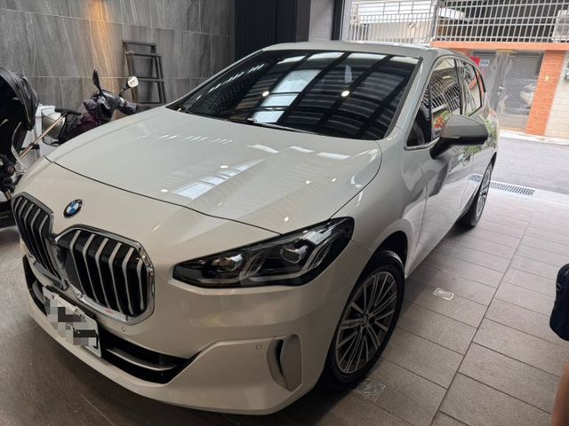 Luxury限量版 僅跑兩萬七 一手車 原鈑件 原廠保養 里程保證 新車保固中  第1張相片