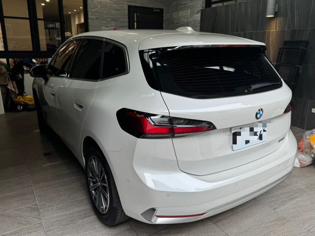 Luxury限量版 僅跑兩萬七 一手車 原鈑件 原廠保養 里程保證 新車保固中  第2張相片