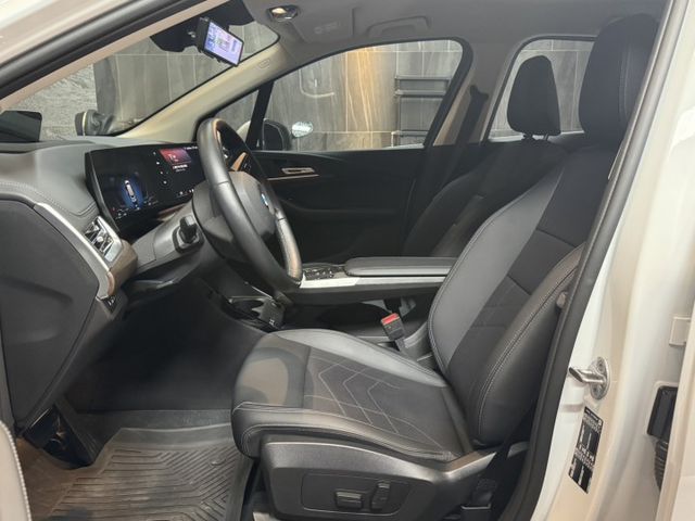 Luxury限量版 僅跑兩萬七 一手車 原鈑件 原廠保養 里程保證 新車保固中  第4張相片