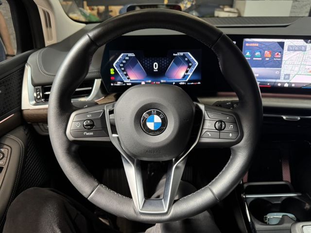 Luxury限量版 僅跑兩萬七 一手車 原鈑件 原廠保養 里程保證 新車保固中  第5張相片