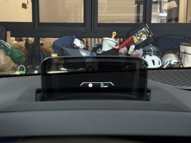 Luxury限量版 僅跑兩萬七 一手車 原鈑件 原廠保養 里程保證 新車保固中  第9張相片