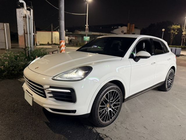 2021年式 3.0 原鈑件 僅跑三萬一 定期保養 里程保證 內外漂亮如新  第1張相片