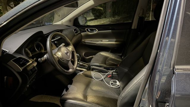 尊爵版 僅跑六萬八 原鈑件 定期保養 里程保證 有天窗 360環景 定速  第3張相片