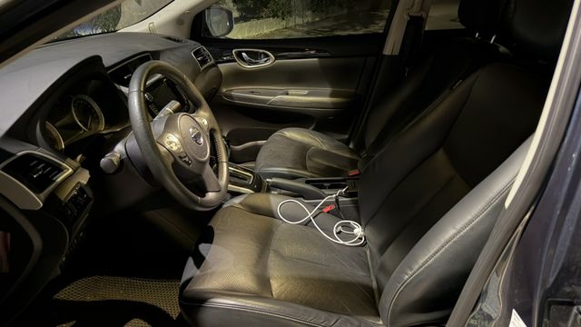 尊爵版 僅跑六萬八 原鈑件 定期保養 里程保證 有天窗 360環景 定速  第4張相片