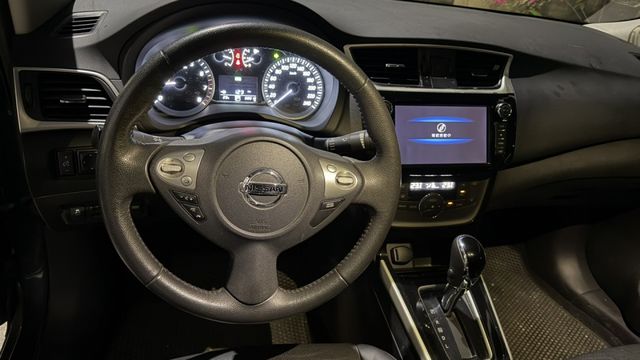 尊爵版 僅跑六萬八 原鈑件 定期保養 里程保證 有天窗 360環景 定速  第5張相片