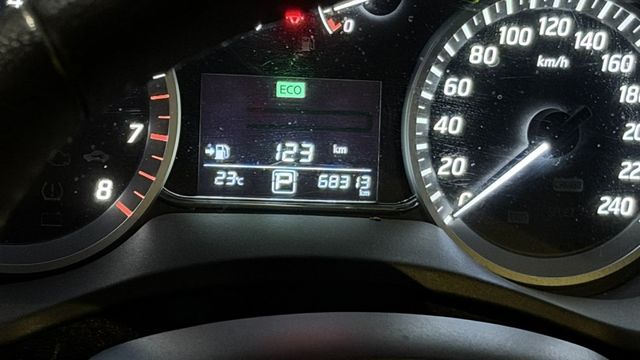 尊爵版 僅跑六萬八 原鈑件 定期保養 里程保證 有天窗 360環景 定速  第6張相片