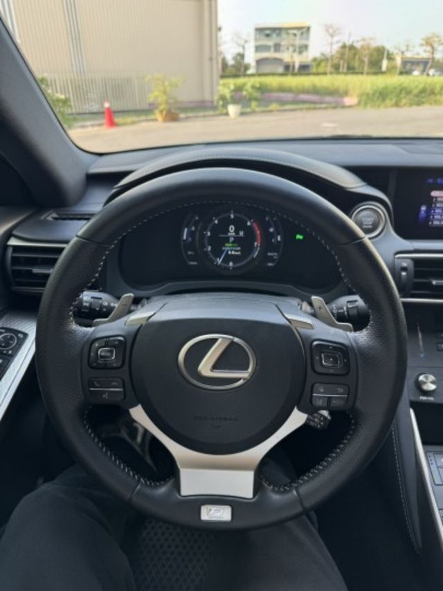 2019年式 F Sport版 一手車 原鈑件 定期保養 里程保證 有IKEY 盲點 電動記憶座椅  第5張相片