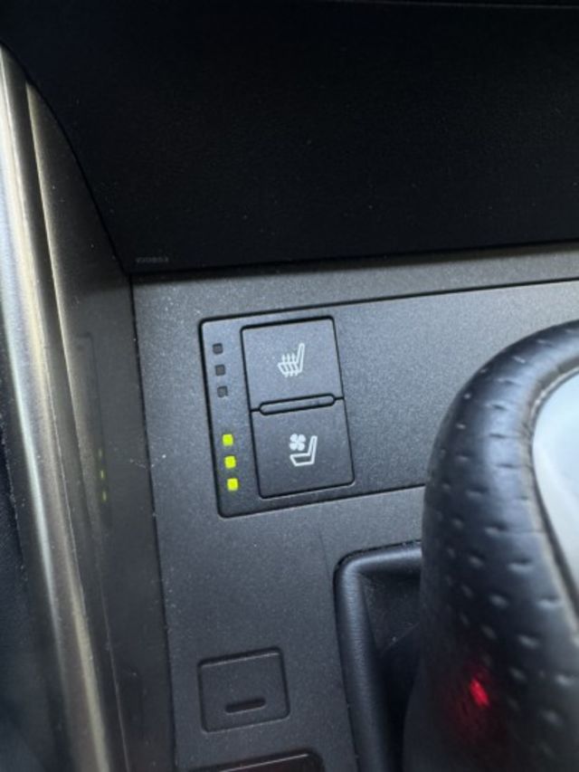 2019年式 F Sport版 一手車 原鈑件 定期保養 里程保證 有IKEY 盲點 電動記憶座椅  第12張相片