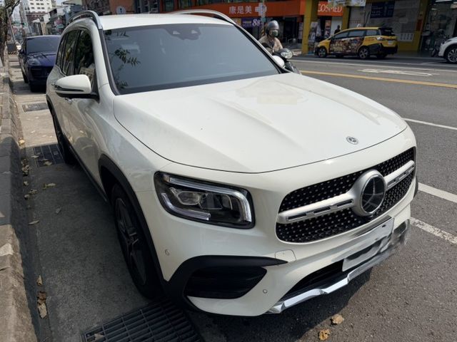 總代理 一手車 原鈑件 跑兩萬六 原廠保養 里程保證 有23P AMG外觀 360環景  第2張相片