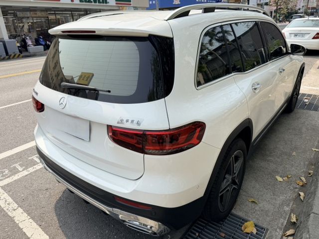 總代理 一手車 原鈑件 跑兩萬六 原廠保養 里程保證 有23P AMG外觀 360環景  第3張相片