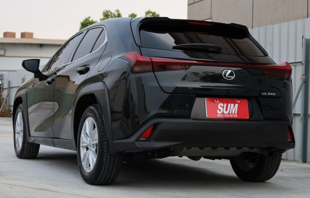 豪華版 一手車 原鈑件 僅跑九千公里 原廠保養 里程保證 新車保固中 有IKEY 環景 盲點 ACC  第3張相片