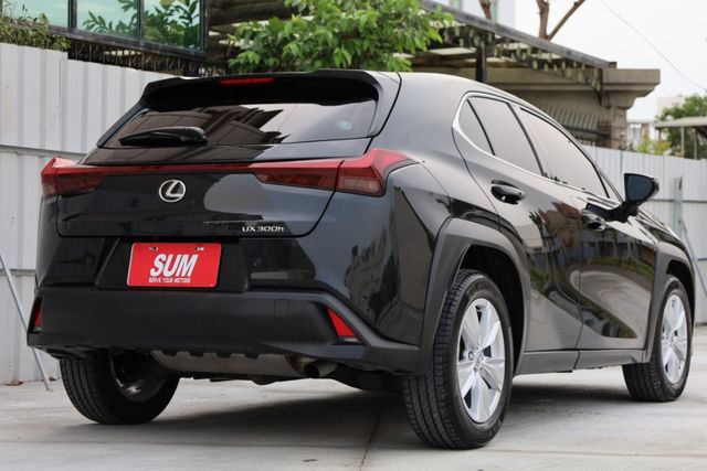 豪華版 一手車 原鈑件 僅跑九千公里 原廠保養 里程保證 新車保固中 有IKEY 環景 盲點 ACC  第8張相片