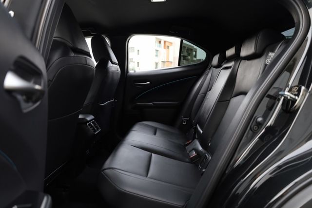 豪華版 一手車 原鈑件 僅跑九千公里 原廠保養 里程保證 新車保固中 有IKEY 環景 盲點 ACC  第9張相片