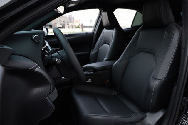 豪華版 一手車 原鈑件 僅跑九千公里 原廠保養 里程保證 新車保固中 有IKEY 環景 盲點 ACC  第10張相片