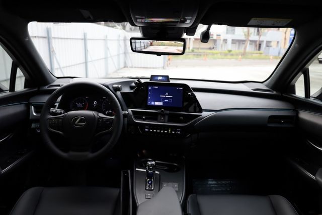 豪華版 一手車 原鈑件 僅跑九千公里 原廠保養 里程保證 新車保固中 有IKEY 環景 盲點 ACC  第12張相片