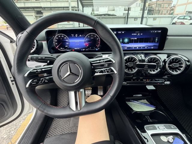 AMG 一手車 總代理 小改款 原廠保養 新車保固中 有23P AMG空力套件 盲點 環景  第8張相片