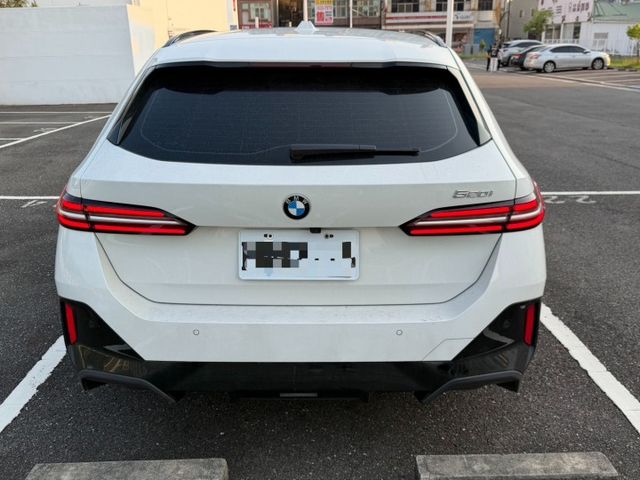 2025年式 520i Touring M Sport 僅跑兩萬六 一手車 原鈑件 原廠保養 里程保證 新車保固中  第4張相片