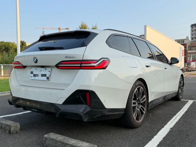 2025年式 520i Touring M Sport 僅跑兩萬六 一手車 原鈑件 原廠保養 里程保證 新車保固中  第6張相片