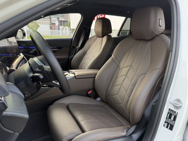 2025年式 520i Touring M Sport 僅跑兩萬六 一手車 原鈑件 原廠保養 里程保證 新車保固中  第8張相片