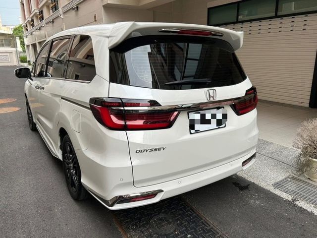 登峰版 七人座 原鈑件 跑六萬九 一手車 定期保養 里程保證 內外漂亮  第2張相片